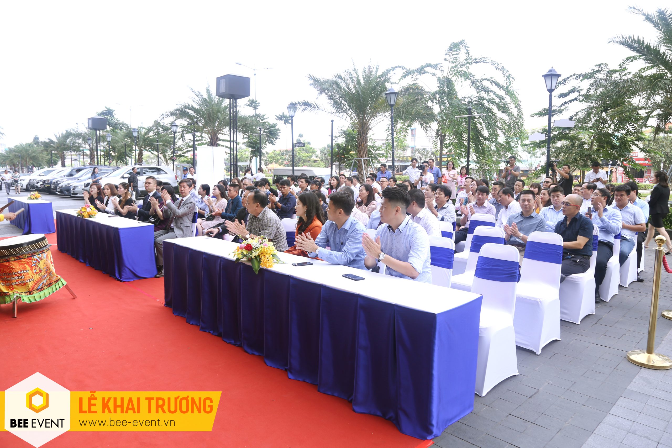Tổ chức khai trương